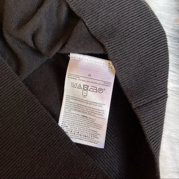 Banana Republic Luxury Blend Black Crewneck Sweater - Picture 9 of 9